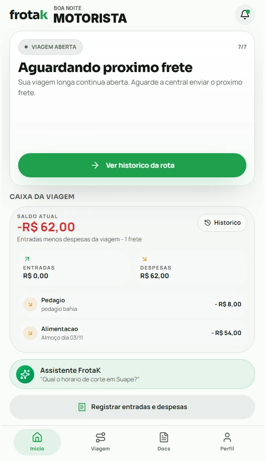 Tela inicial do app do motorista: viagem aberta, caixa da viagem com pedágio e alimentação e o Assistente FrotaK.